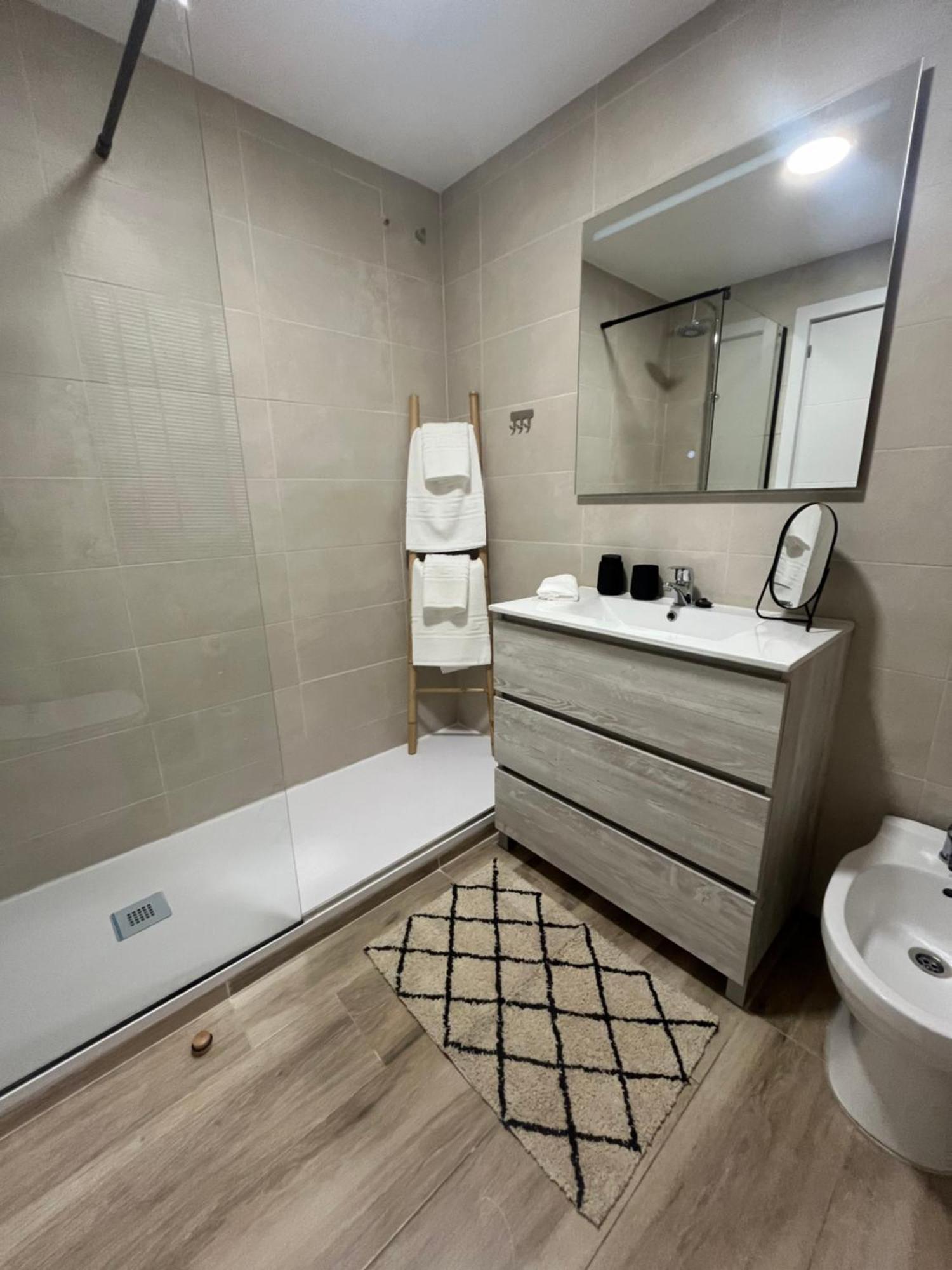 Love Rent4 Malaga Huelin Eksteriør bilde